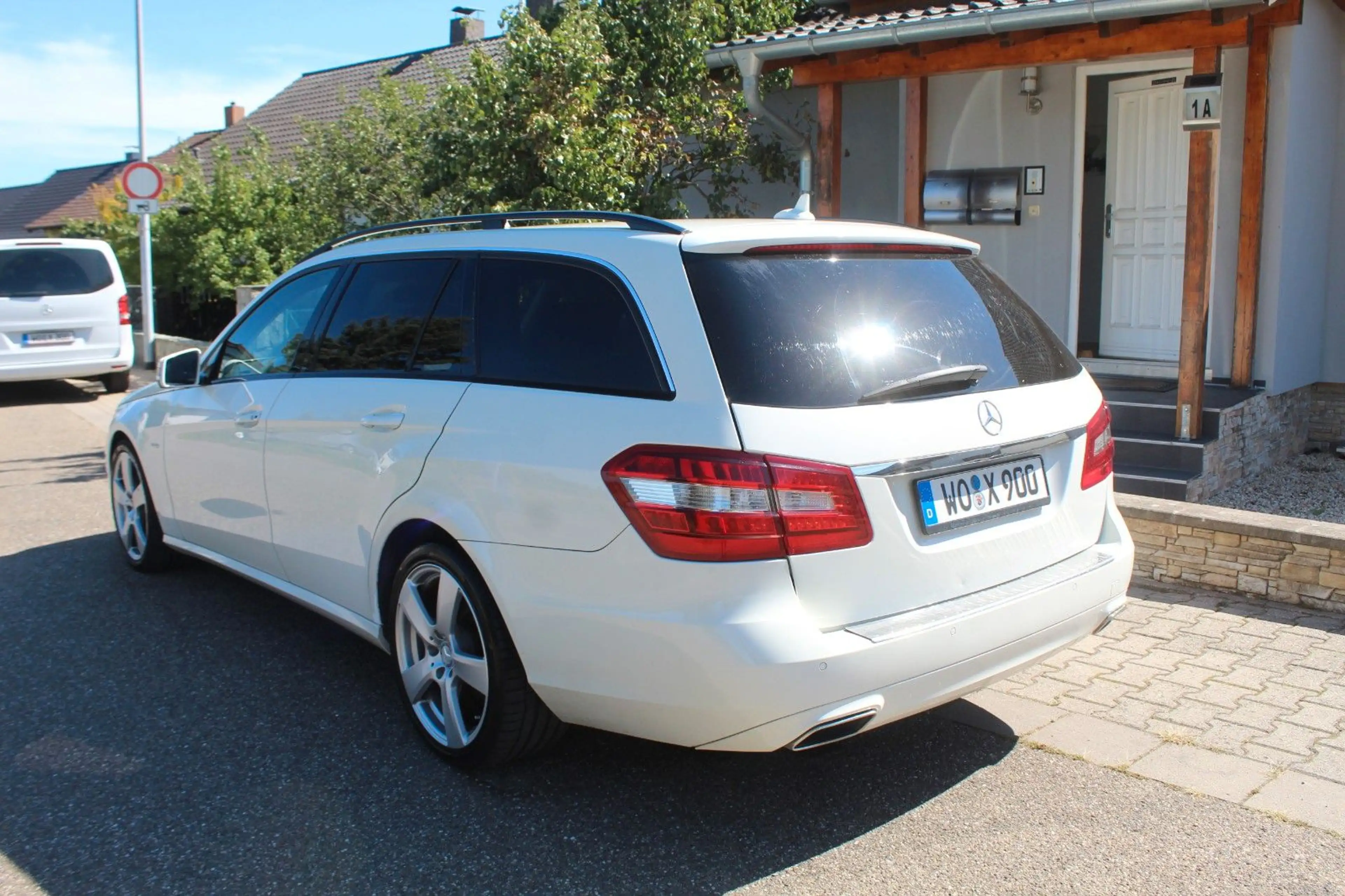 Mercedes-Benz E 220 CDI T BlueEFFICIENCY — photo 13