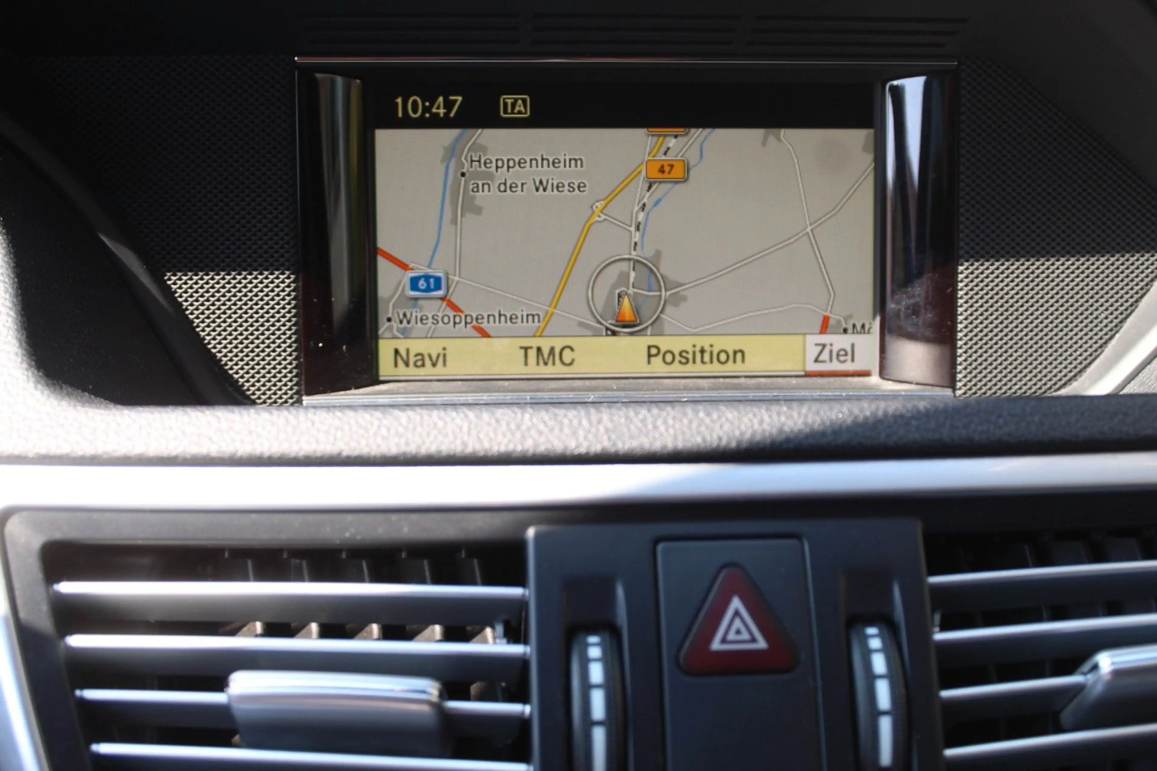Mercedes-Benz E 220 CDI T BlueEFFICIENCY — photo 10