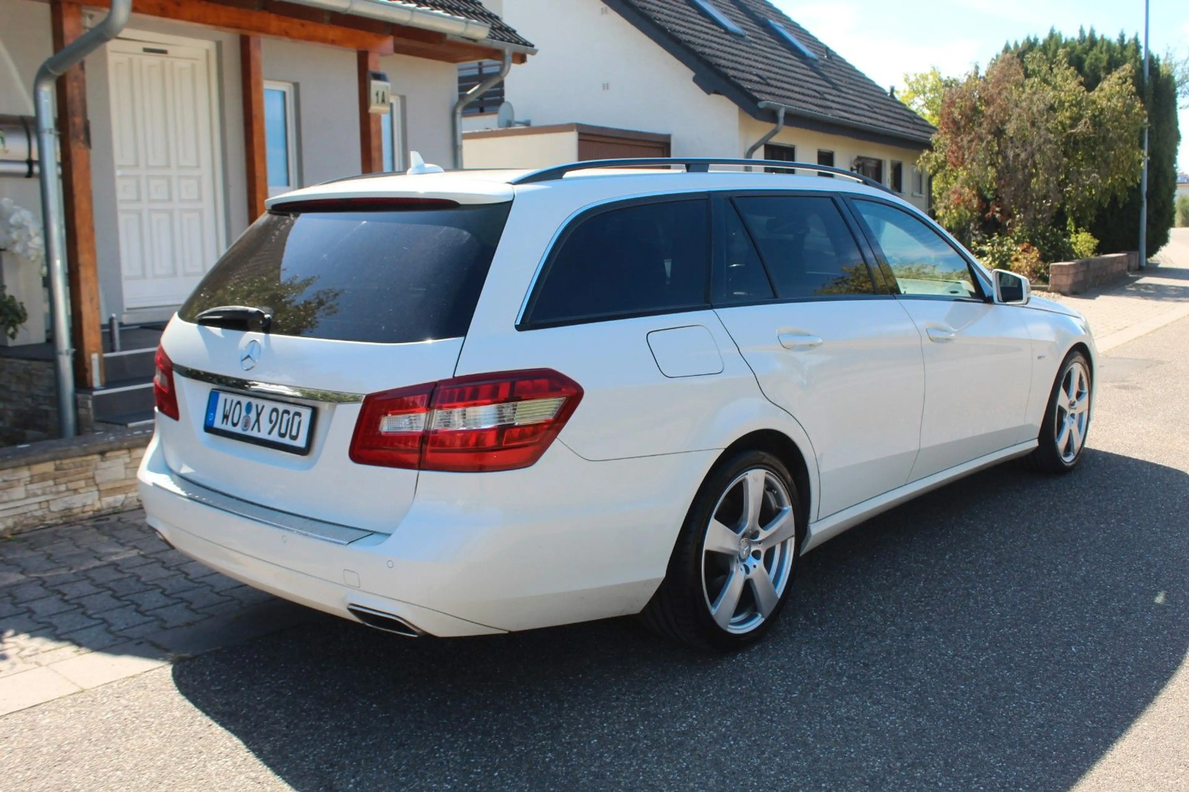Mercedes-Benz E 220 CDI T BlueEFFICIENCY — photo 14