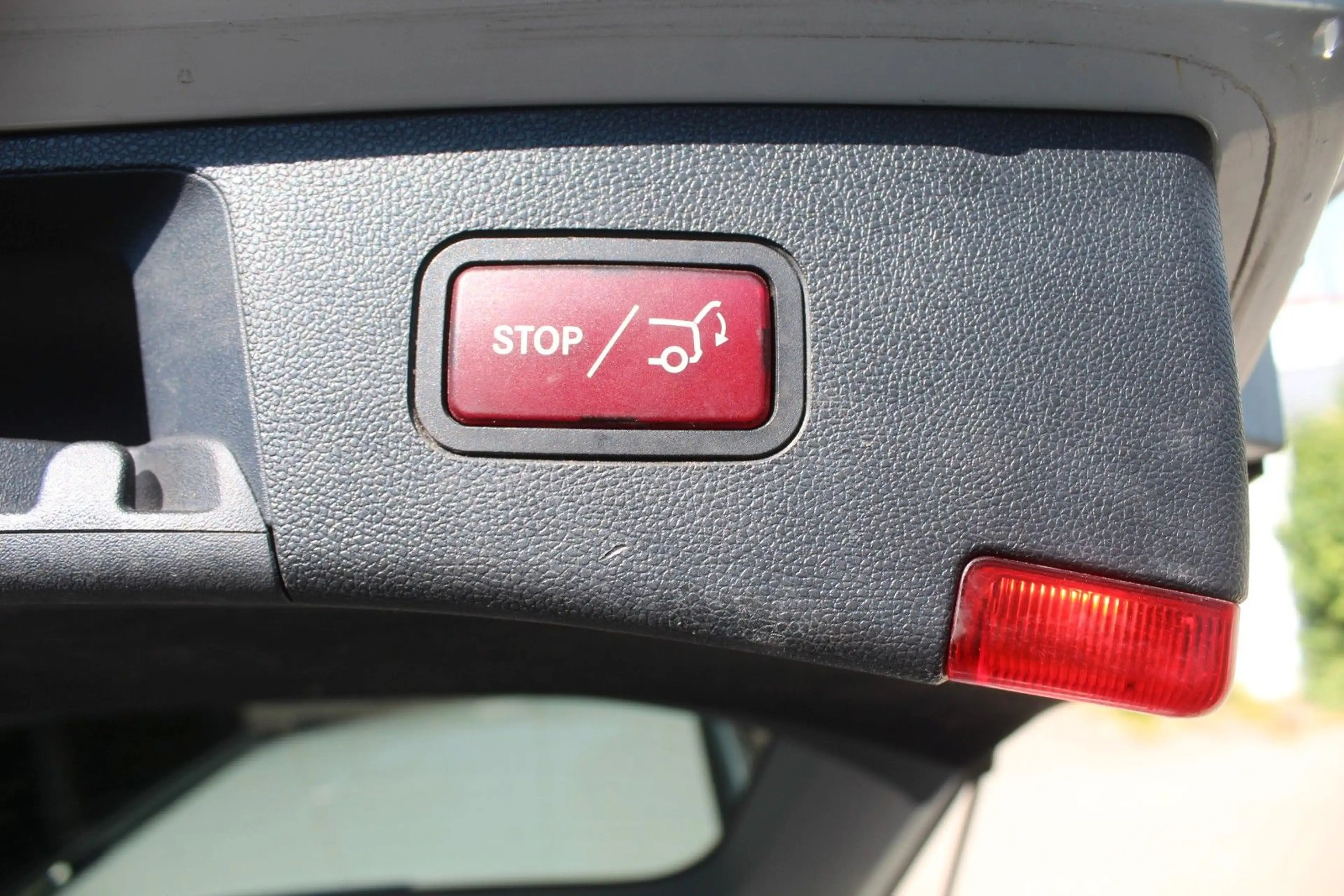 Mercedes-Benz E 220 CDI T BlueEFFICIENCY — photo 11
