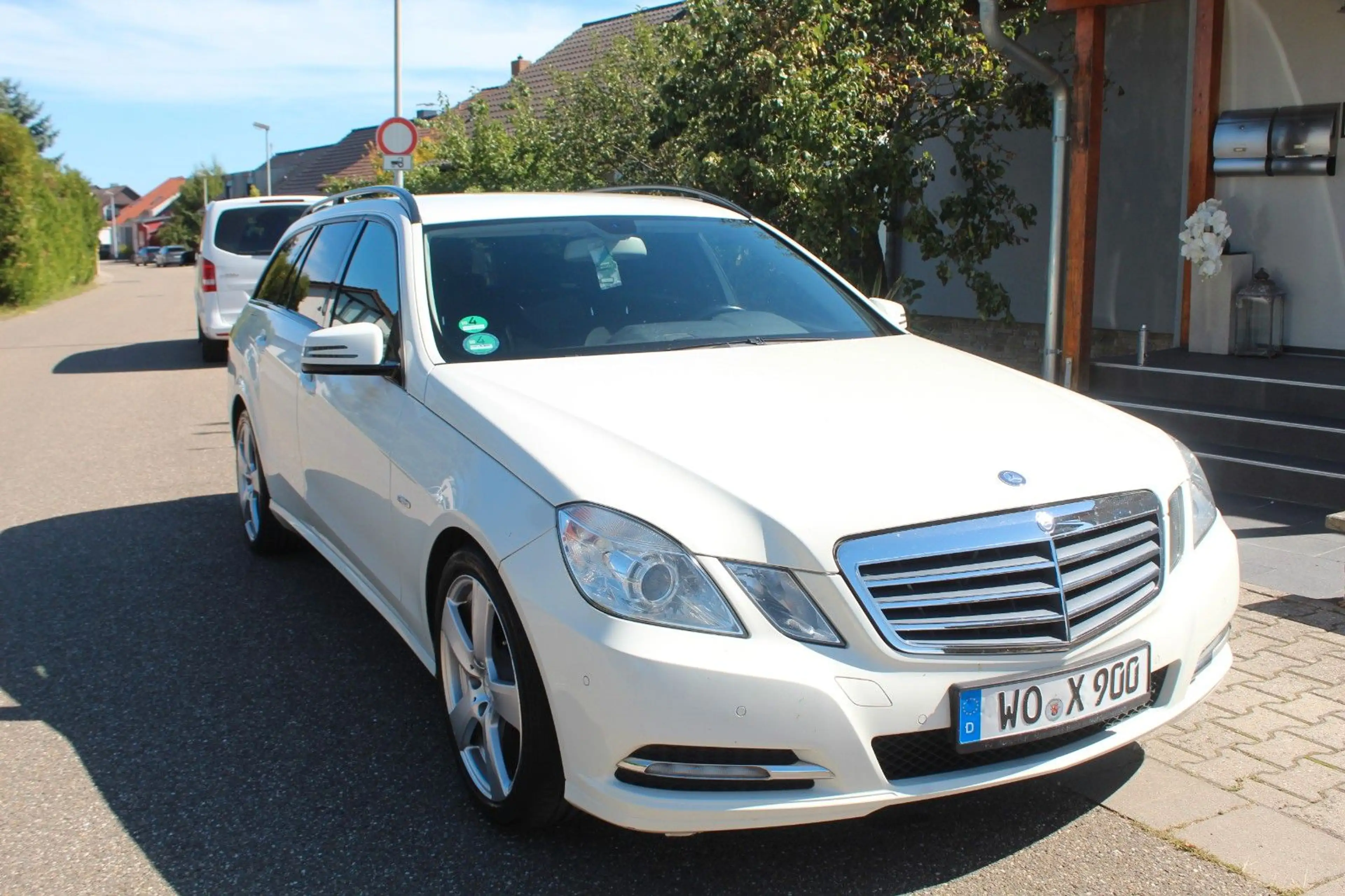 Mercedes-Benz E 220 CDI T BlueEFFICIENCY — photo 2