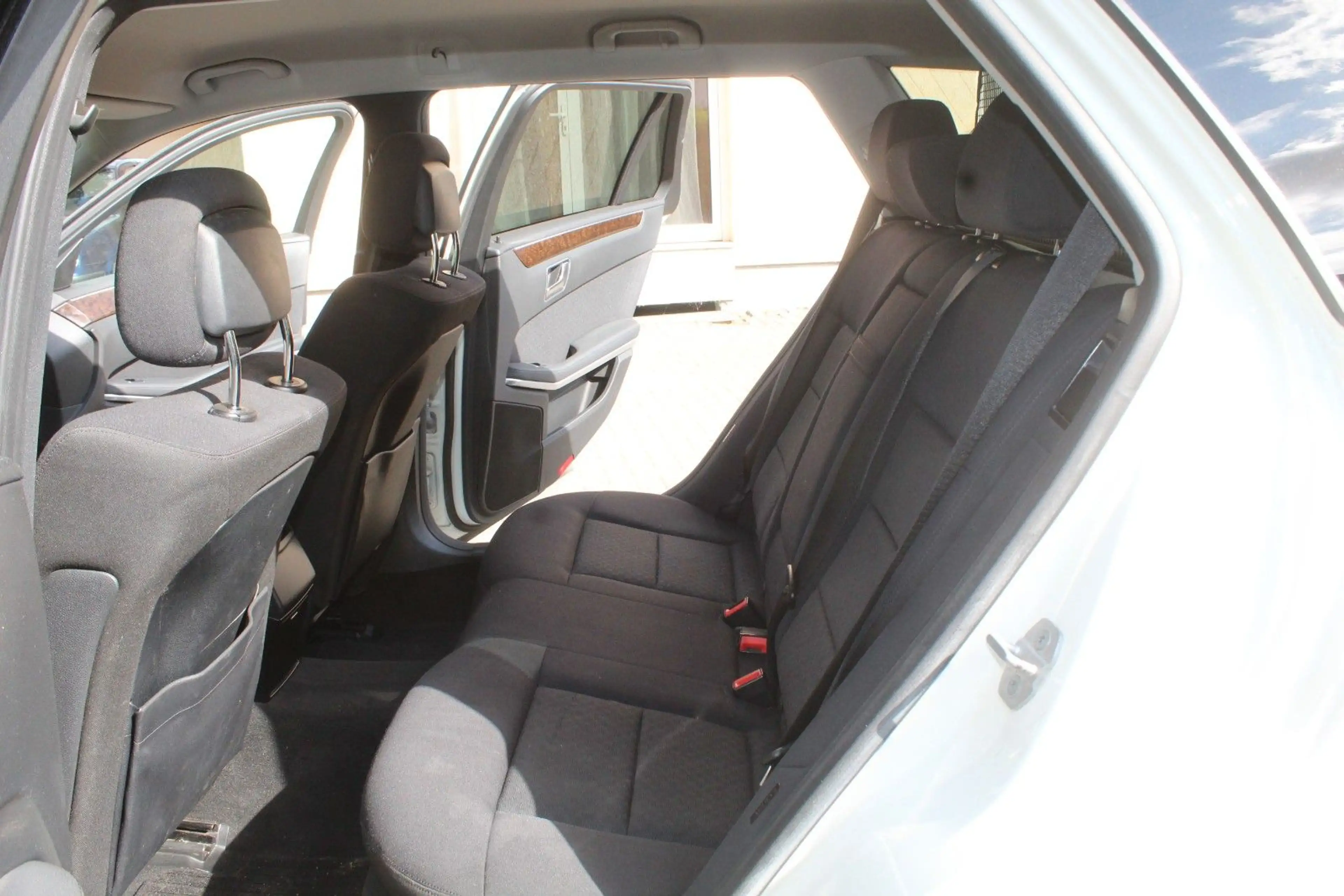 Mercedes-Benz E 220 CDI T BlueEFFICIENCY — photo 8
