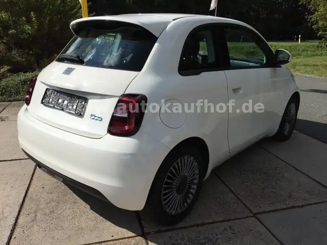 Fiat 500e view 6