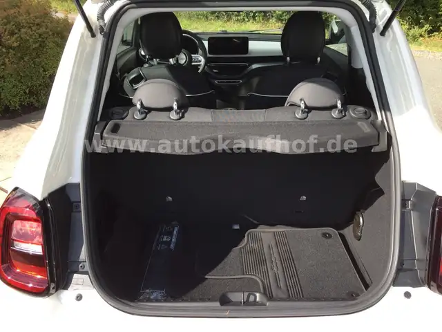 Fiat 500e view 10
