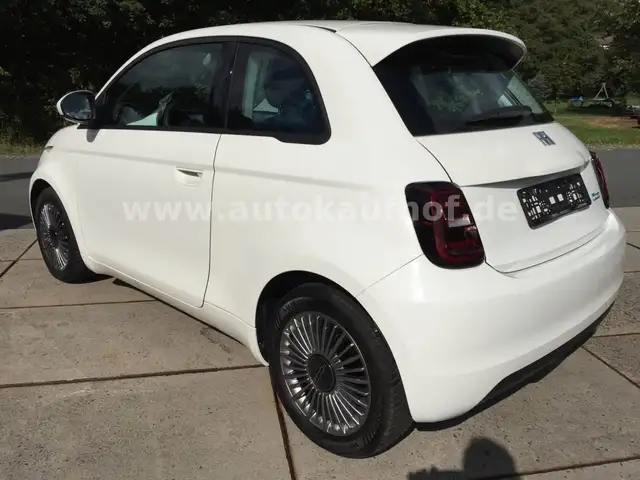 Fiat 500e view 5