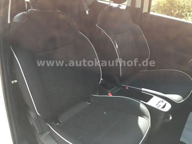 Fiat 500e view 9
