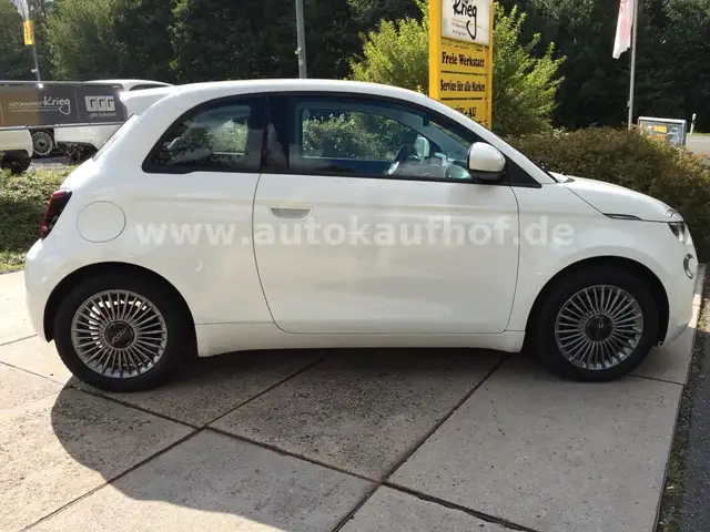 Fiat 500e view 7