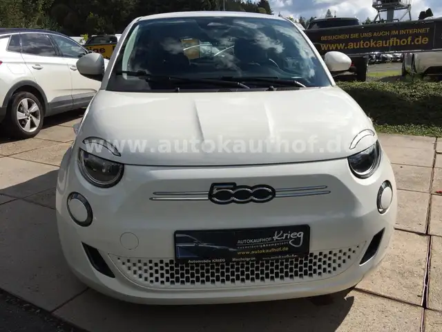 Fiat 500e view 2
