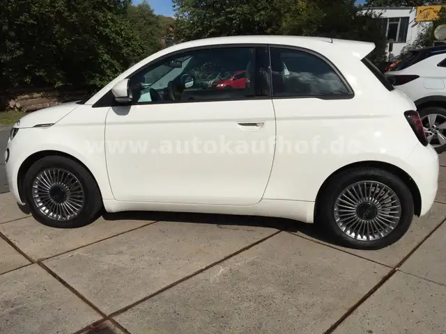 Fiat 500e view 4