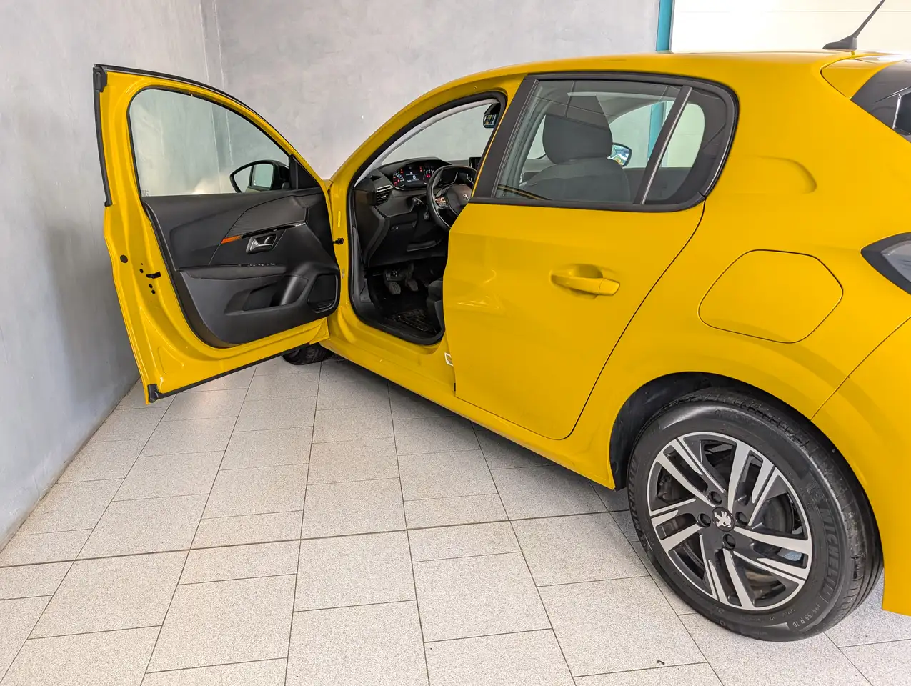 Peugeot 208 1.2 PURETECH 75CV ACTIVE PACK 5