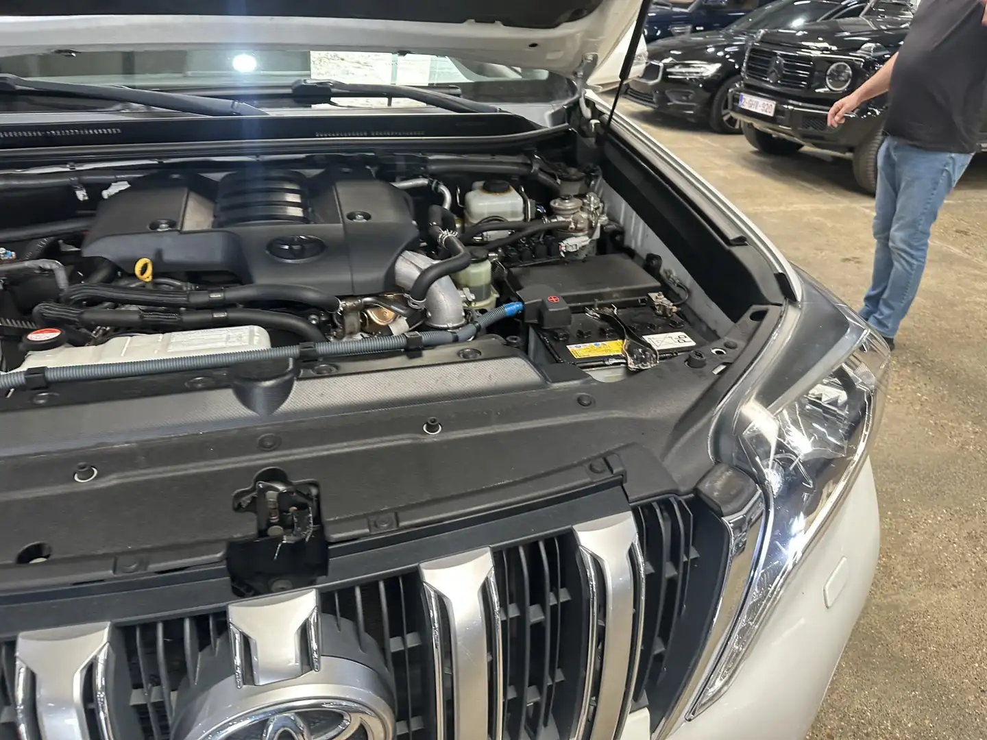 Toyota Land Cruiser Prado 3.0 Weiß - 1