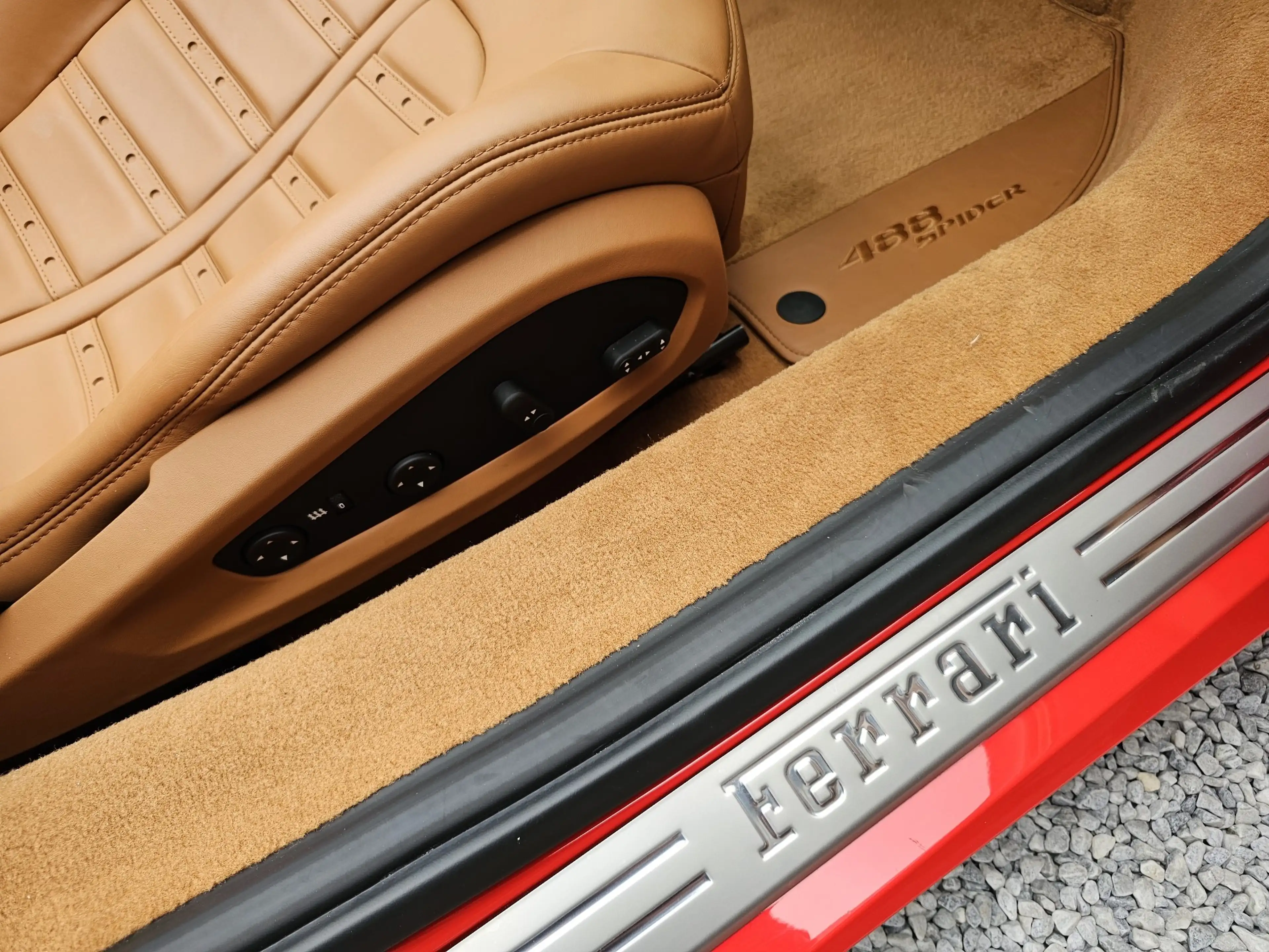 Ferrari 488 SPIDER 3.9 TURBO V8 (670ch) 2018 17.608km 1 OWNER — photo 15