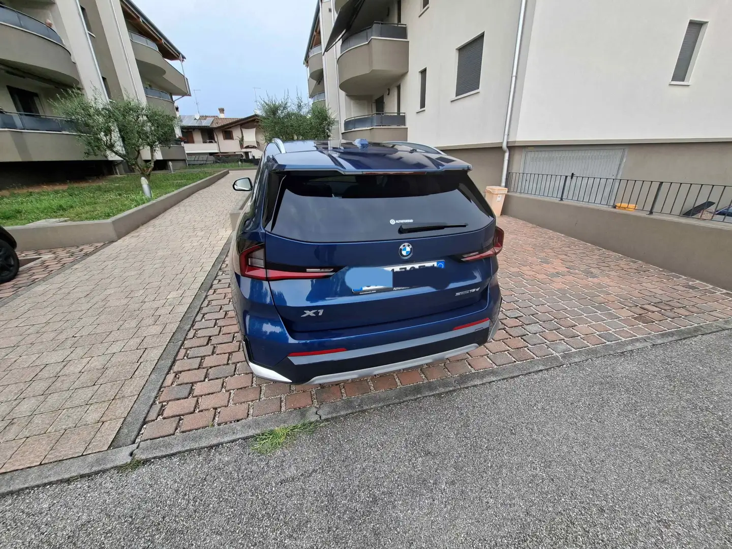 BMW X1 X1 U11 sdrive18d X-Line auto Blu/Azzurro - 2