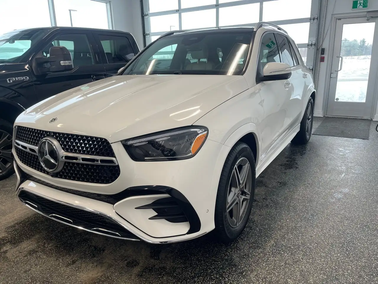 Mercedes-Benz GLE снимка Mercedes-Benz GLE