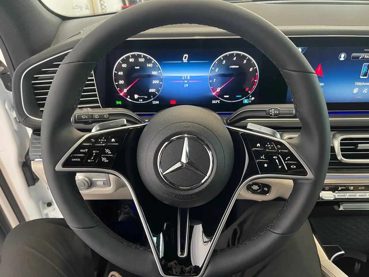 Mercedes-Benz GLE снимка Mercedes-Benz GLE