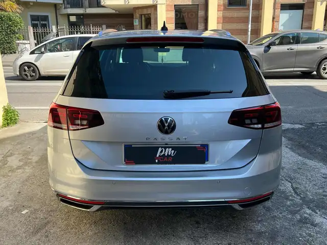 Volkswagen Passat view 6
