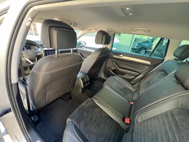 Volkswagen Passat view 13
