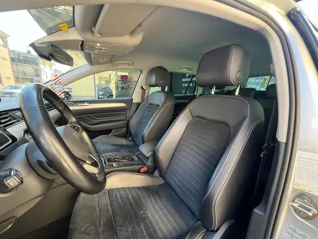 Volkswagen Passat view 8
