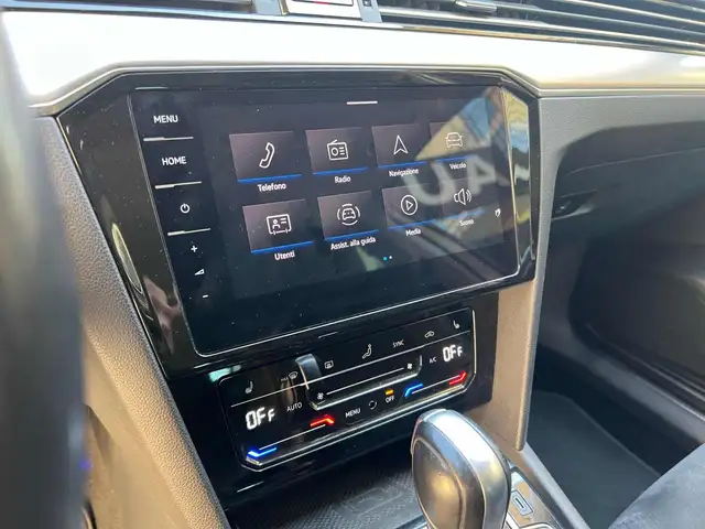 Volkswagen Passat view 11