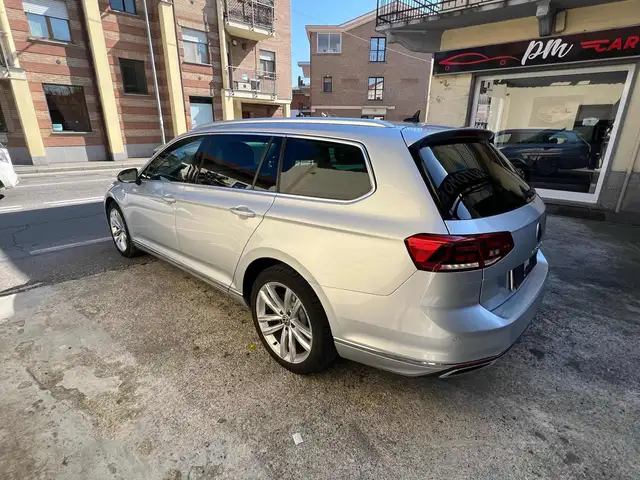 Volkswagen Passat view 7
