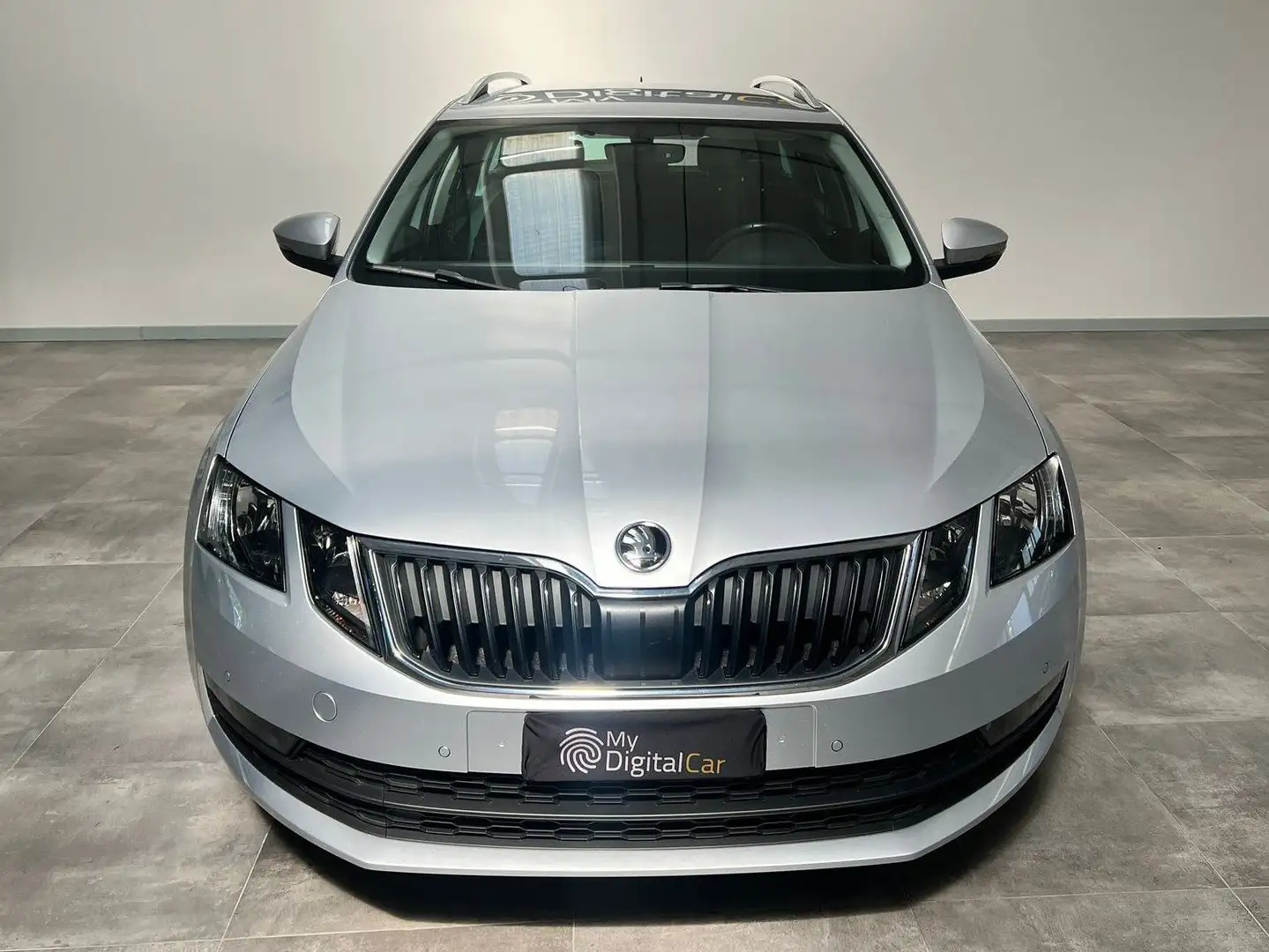 Skoda Octavia III 2017 Wagon Wagon 1.5 g-tec Executive 130cv dsg Grigio - 2
