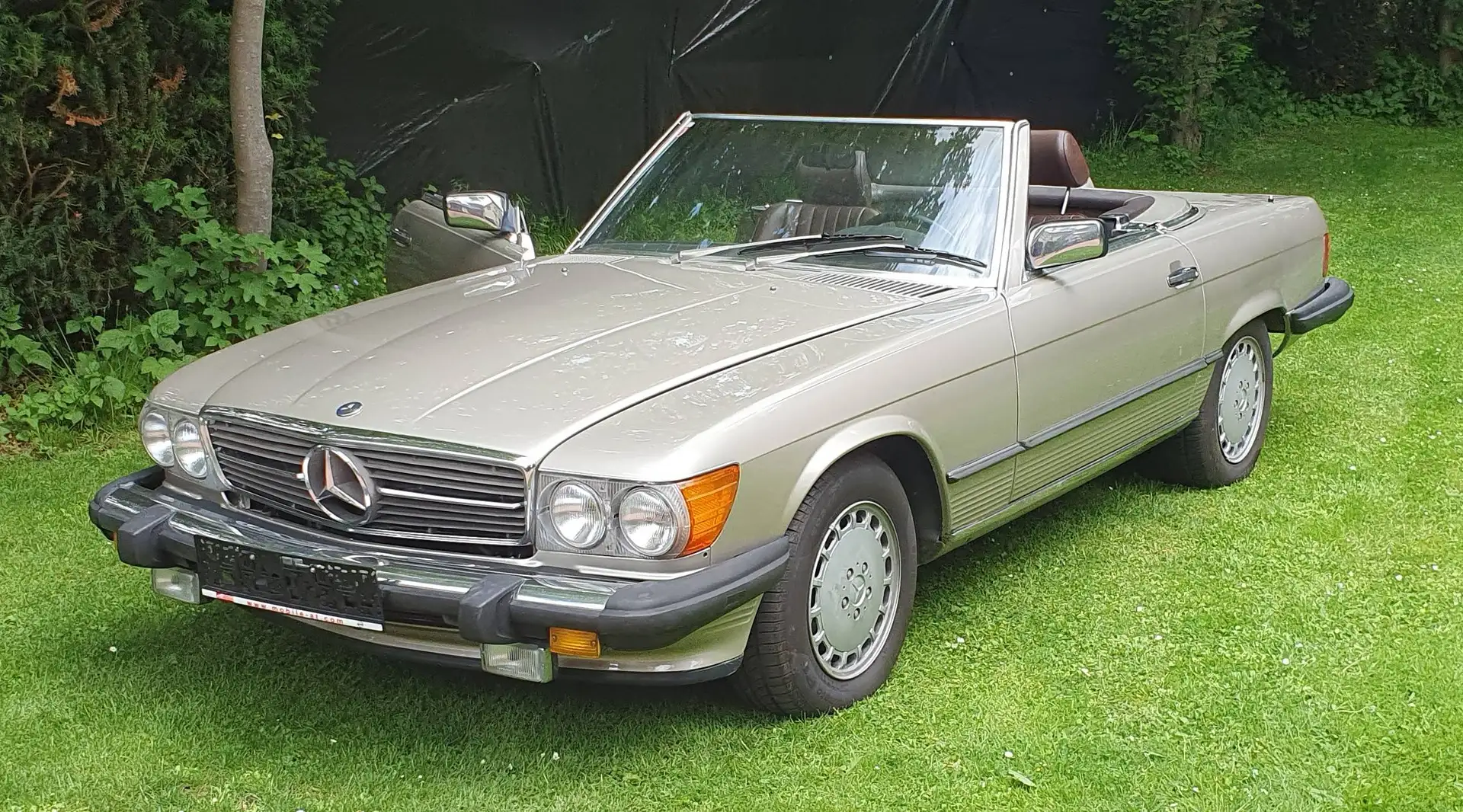 Mercedes-Benz SL 560 107.048 Silber - 1