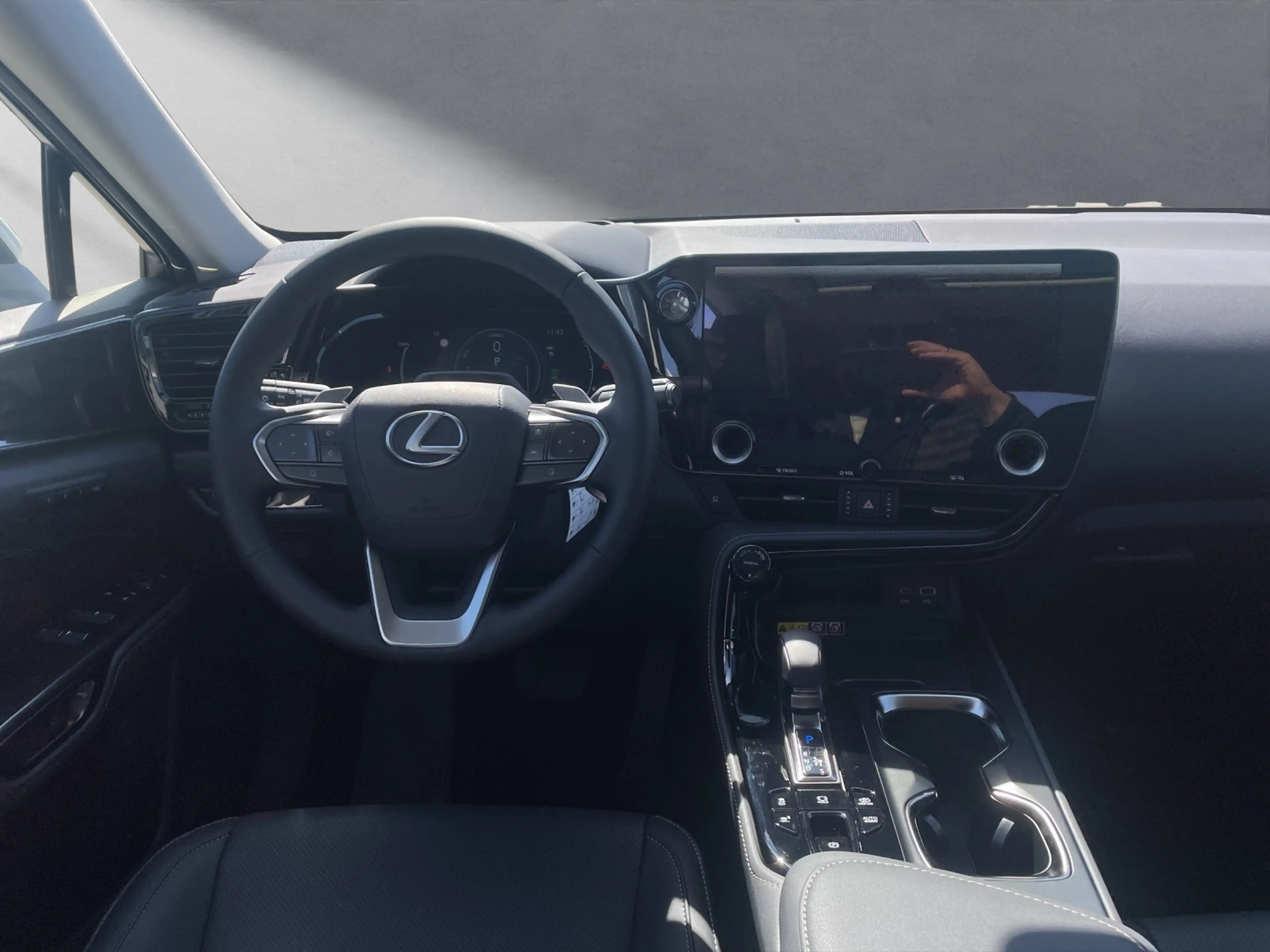 Lexus NX 450h+ + Executive Line NX 450h+ Executive Line — photo 13