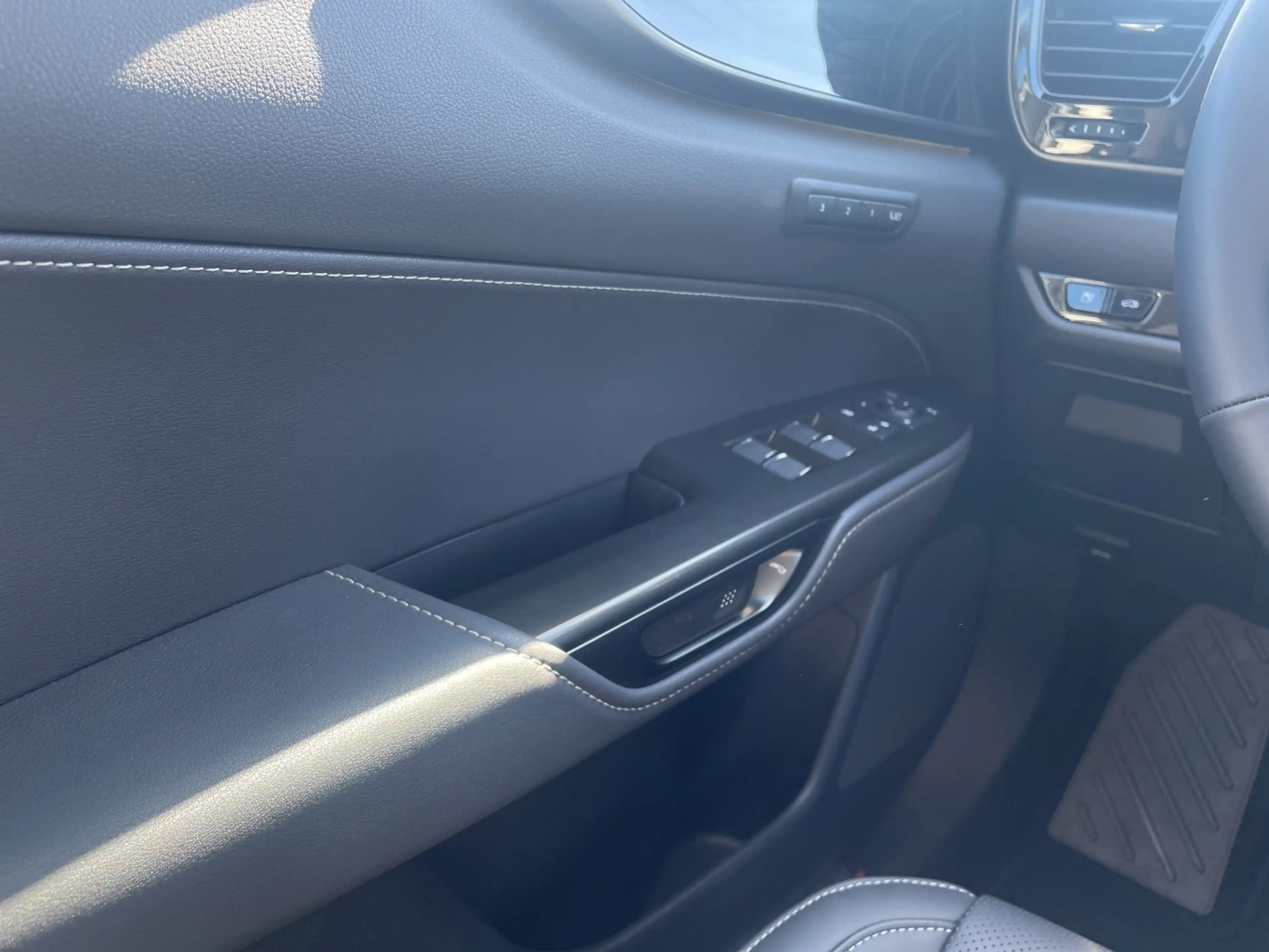 Lexus NX 450h+ + Executive Line NX 450h+ Executive Line — photo 12