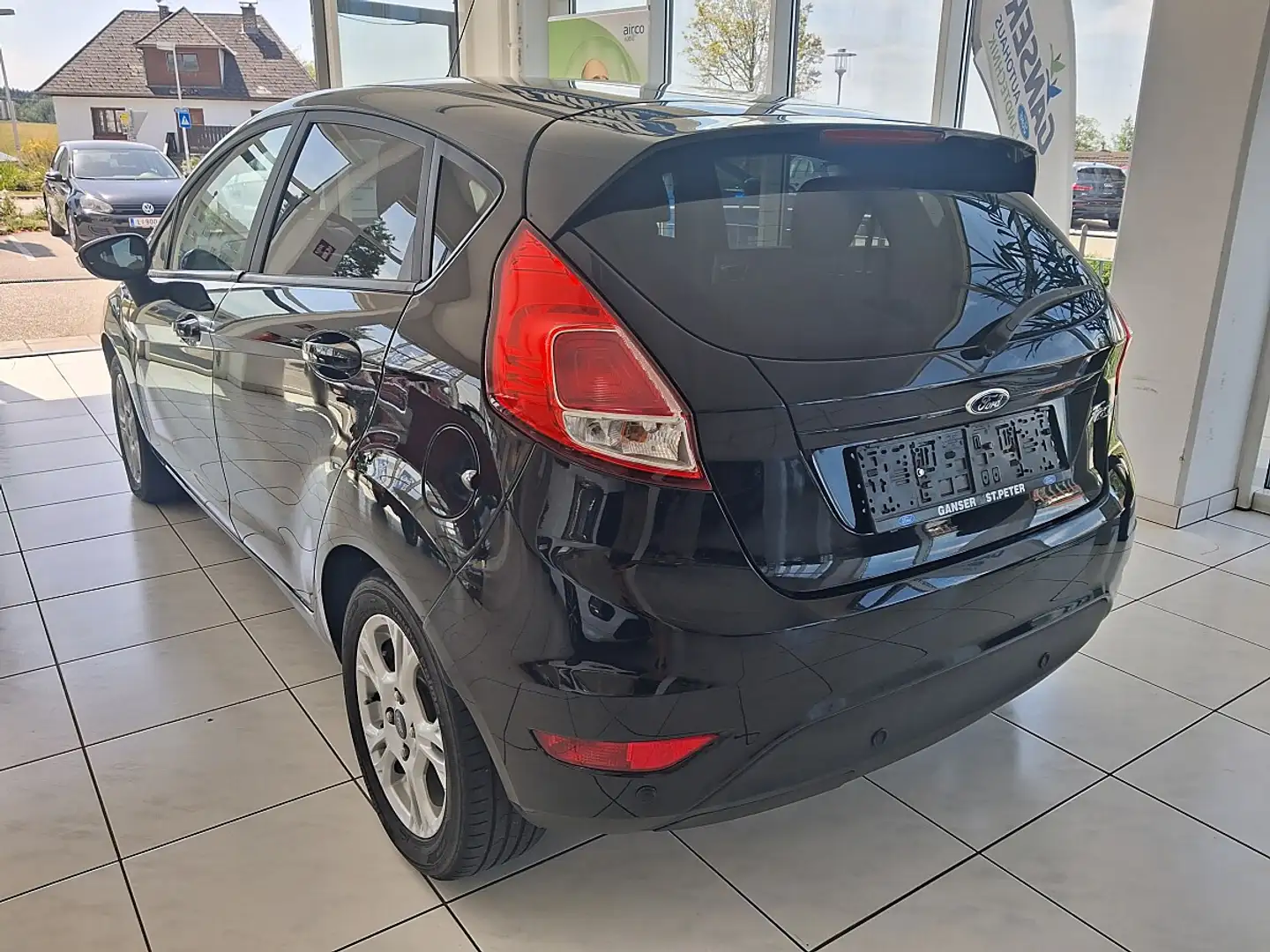 Ford Fiesta Trend 1,5 TDCi Schwarz - 2