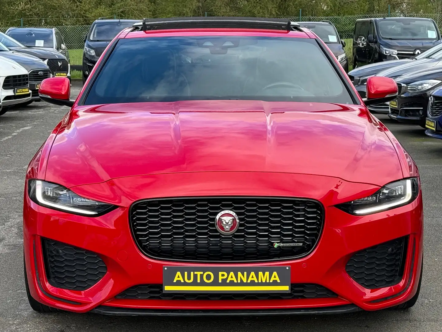 Jaguar XE 2.0D R-DYNAMIC B.AUTO TOIT PANO CAM GPS XENON FULL Czerwony - 2