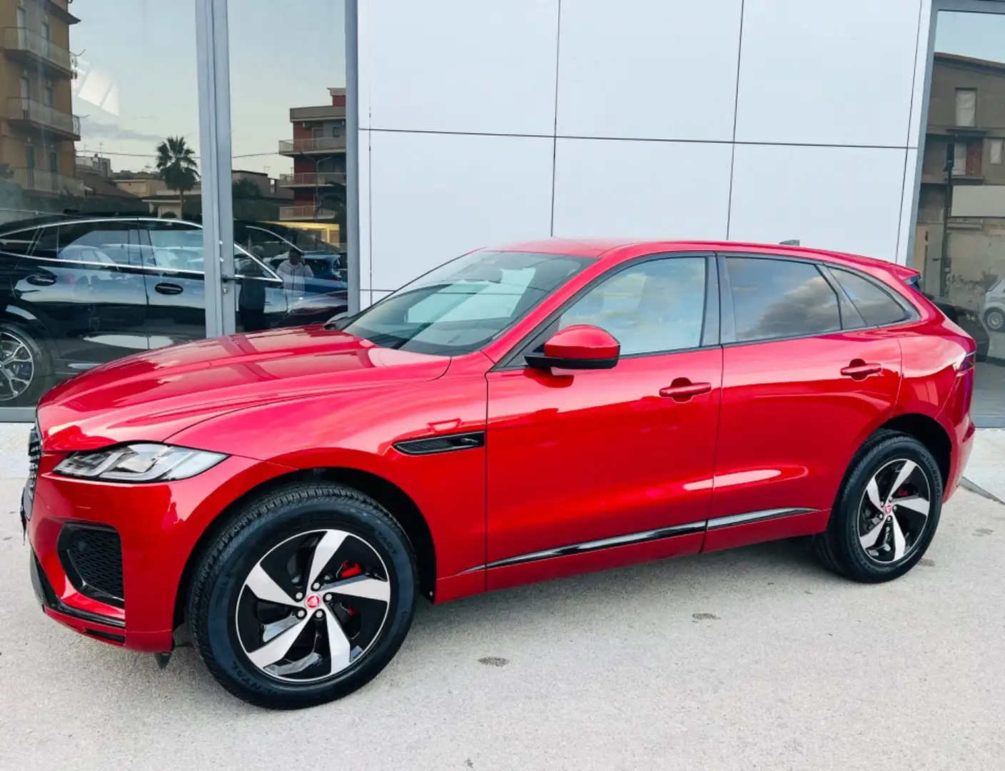 Jaguar F-Pace 2.0D R-Dynamic S possibilià noleggio no scoring Rosso - 2