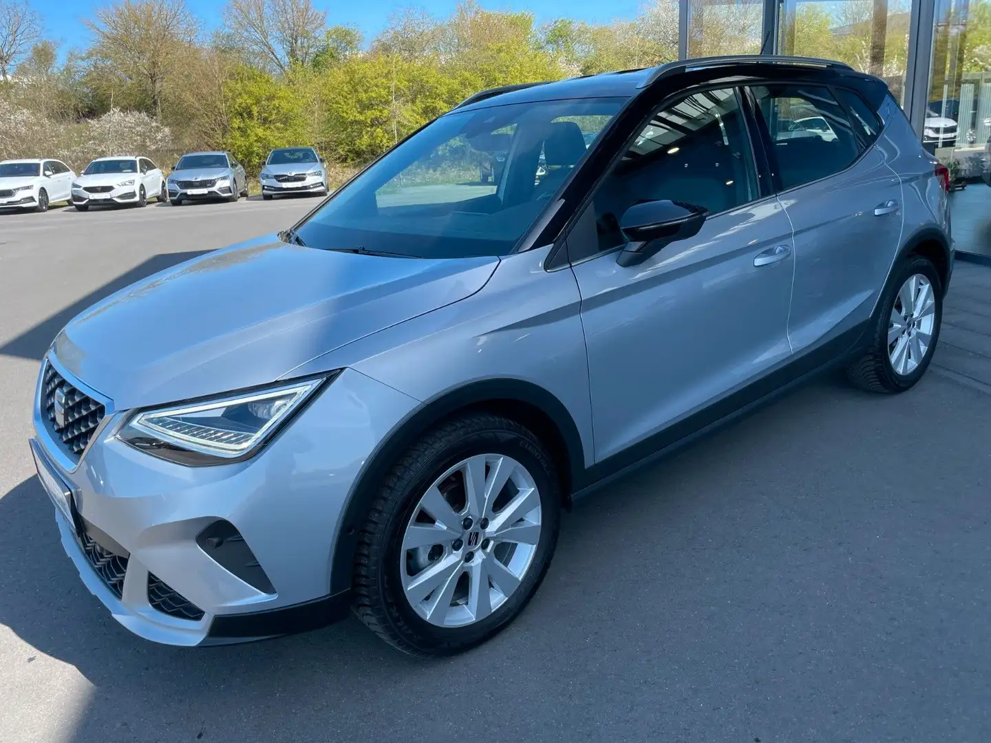 SEAT Arona 1,0TSi Xperience Schalter Navi LED Kamera Silber - 1