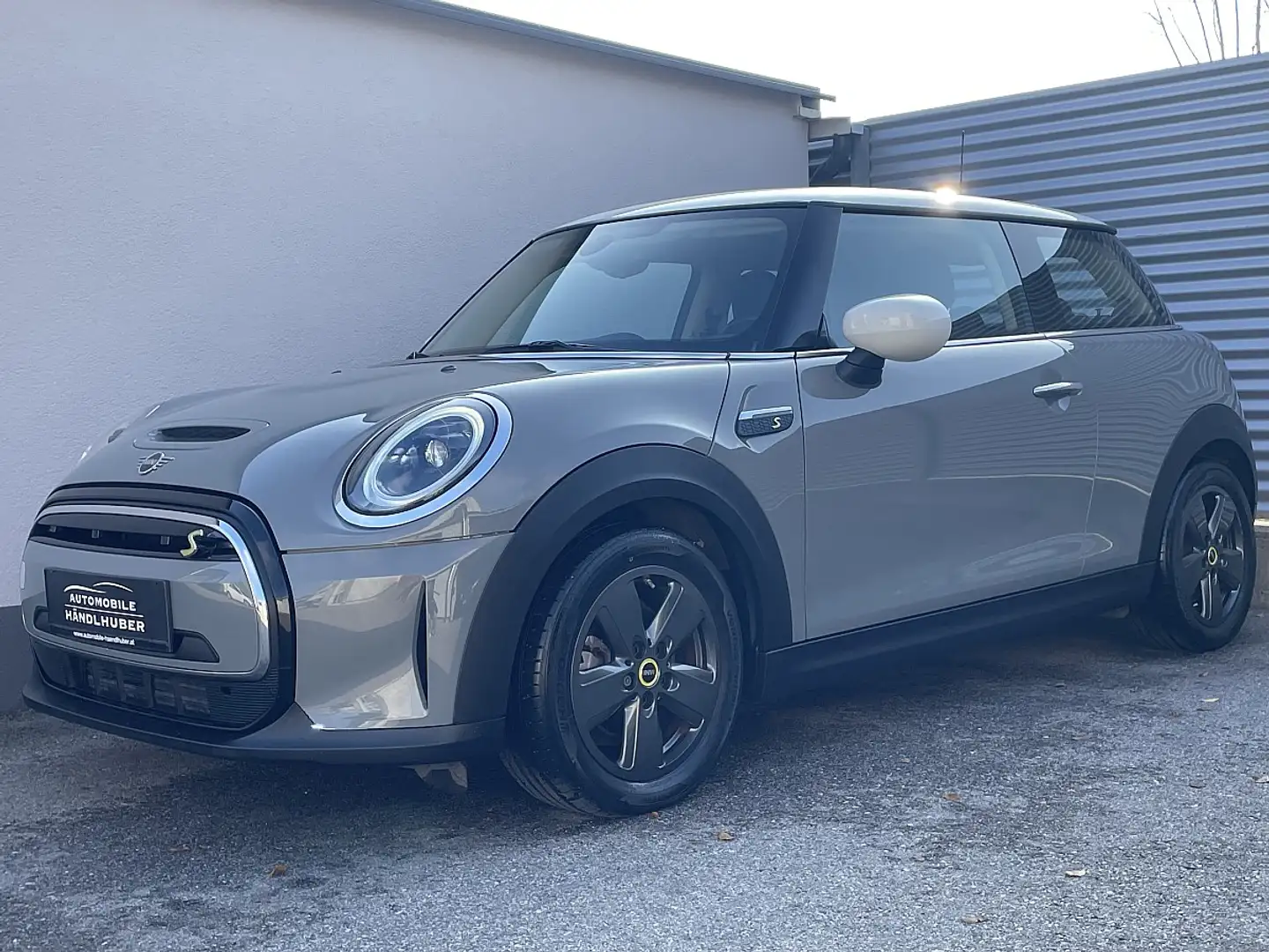 MINI Cooper S MINI Cooper SE 32,6kWh Aut. SPORT/NAVI/RTTI/LED... Grau - 2