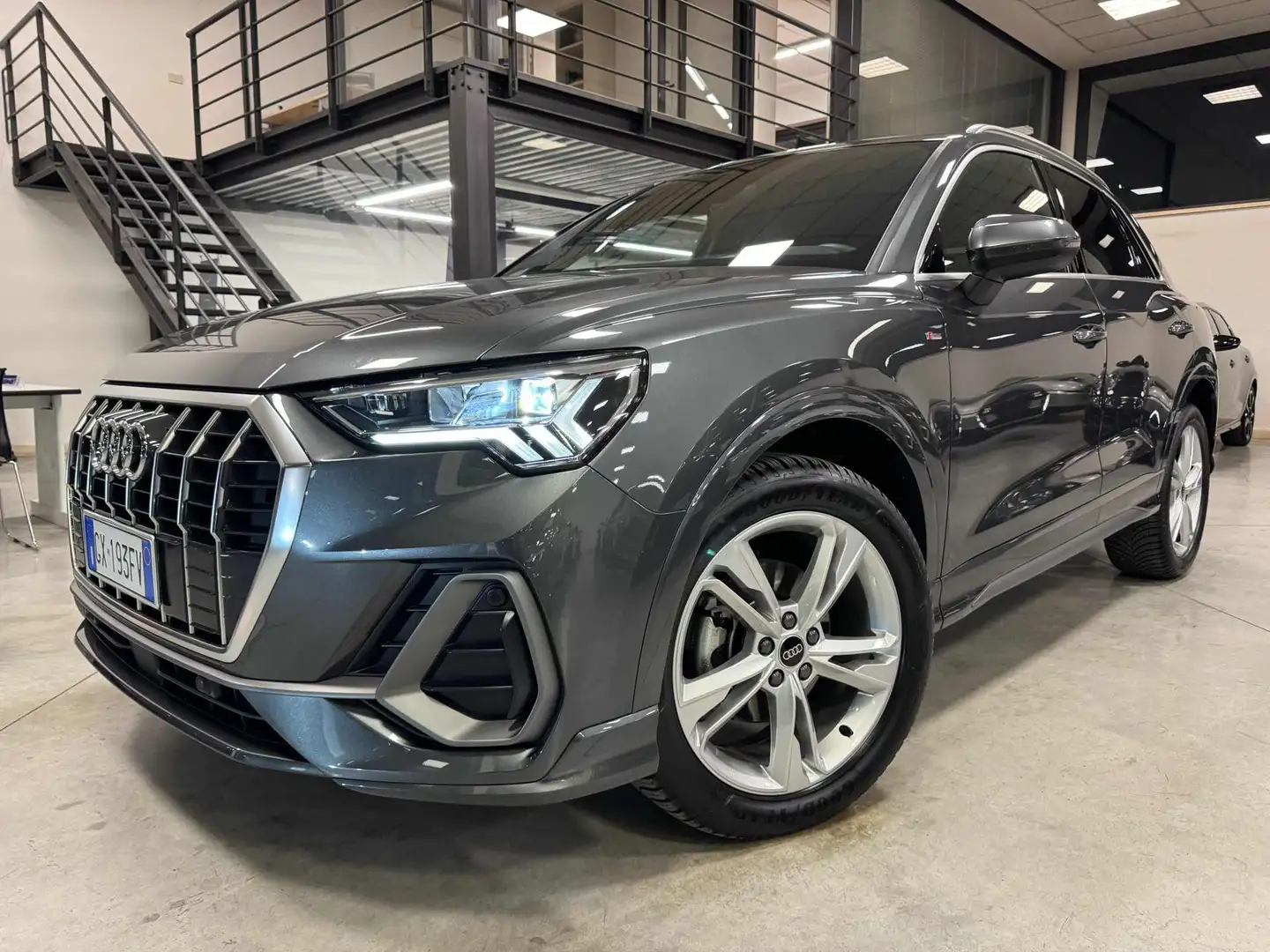 Audi Q3 35 TDI S tronic S line Interiors Gris - 1