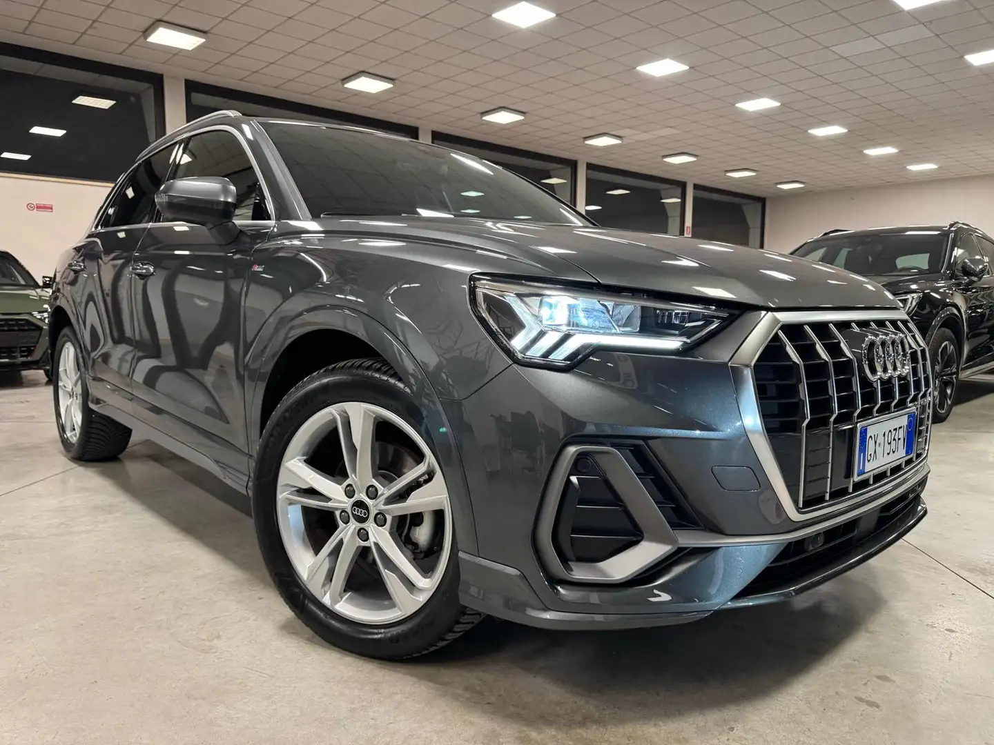 Audi Q3 35 TDI S tronic S line Interiors Gris - 2