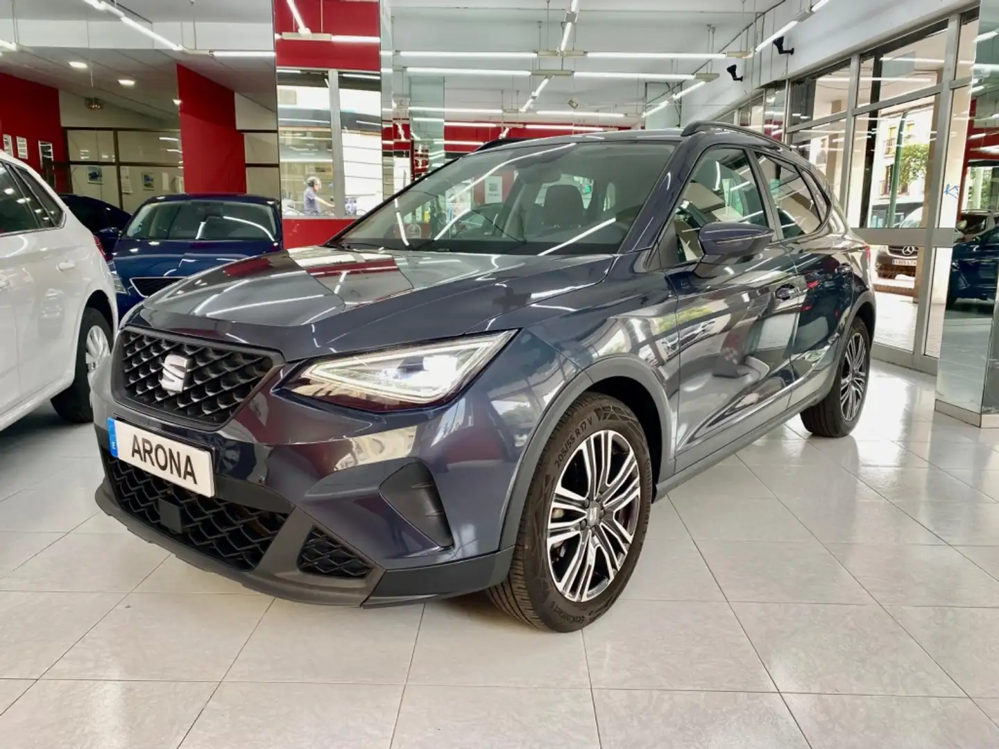 SEAT Arona 1.0 TSI S&S Style 110 Gris - 1
