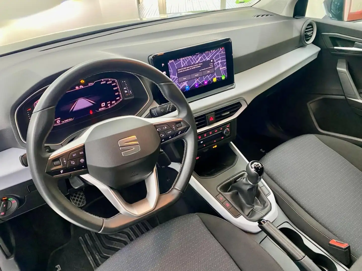 SEAT Arona 1.0 TSI S&S Style 110 Gris - 2