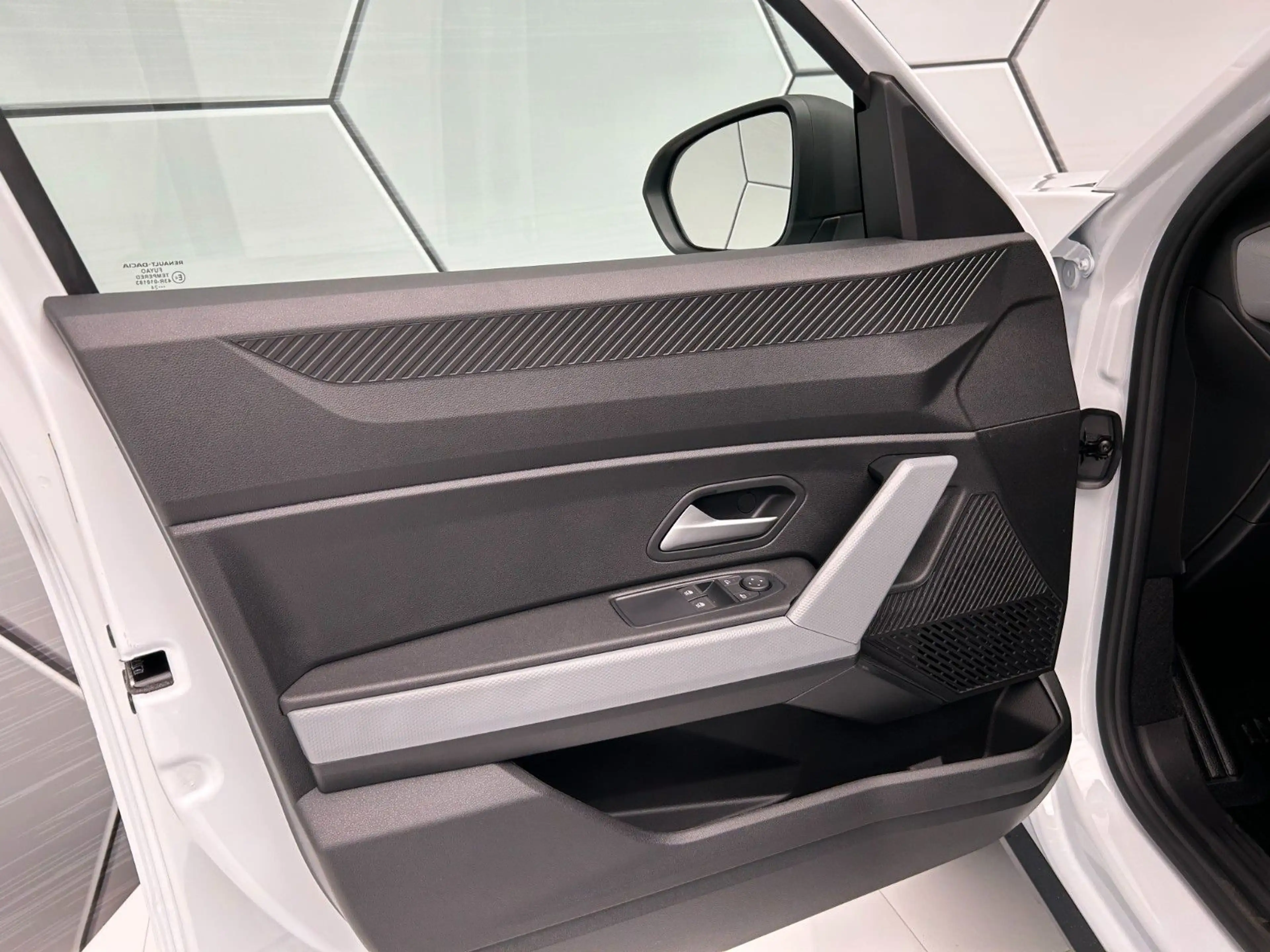 Dacia Duster Eco-G 120 Essential — photo 13