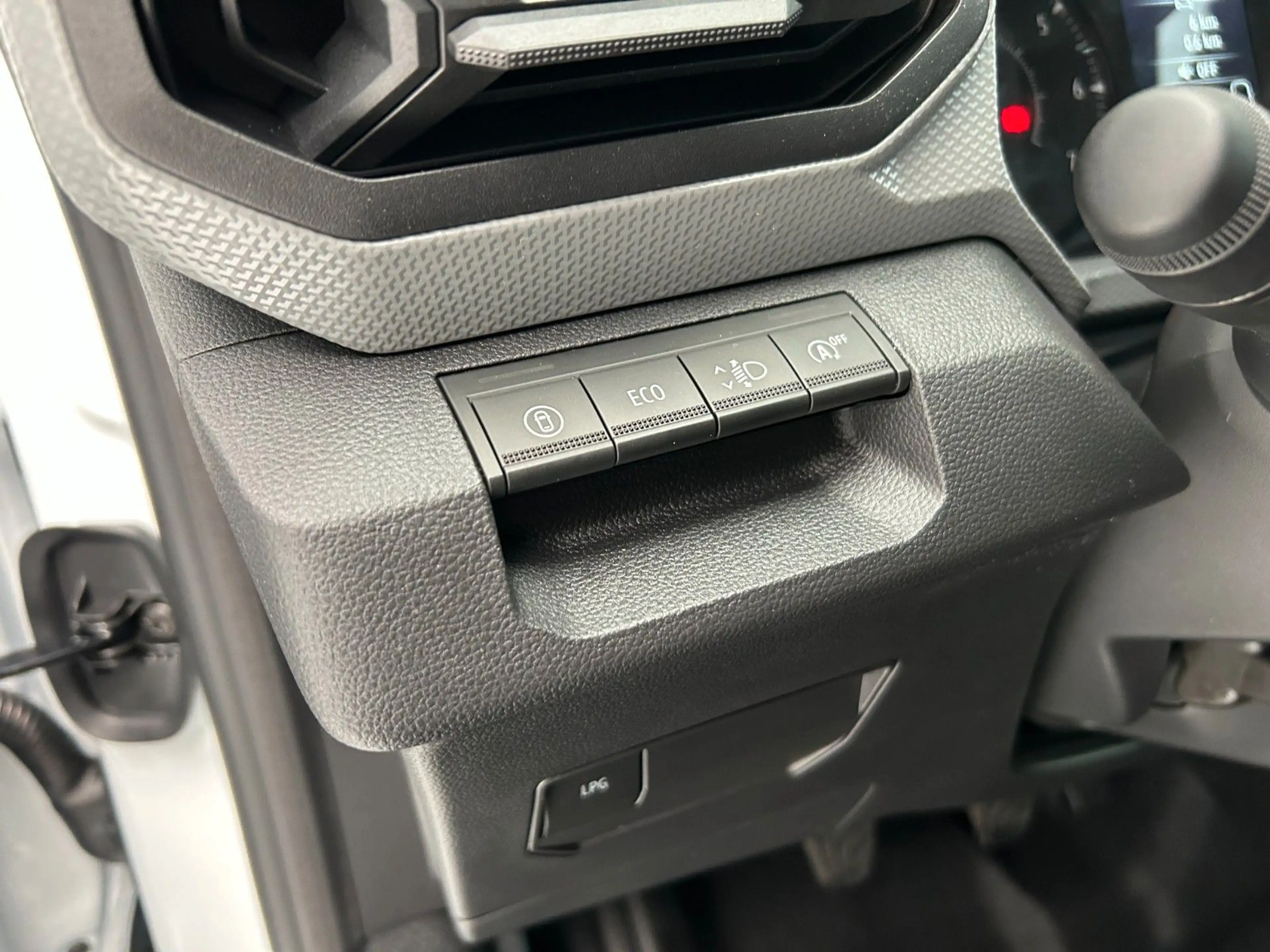 Dacia Duster Eco-G 120 Essential — photo 15