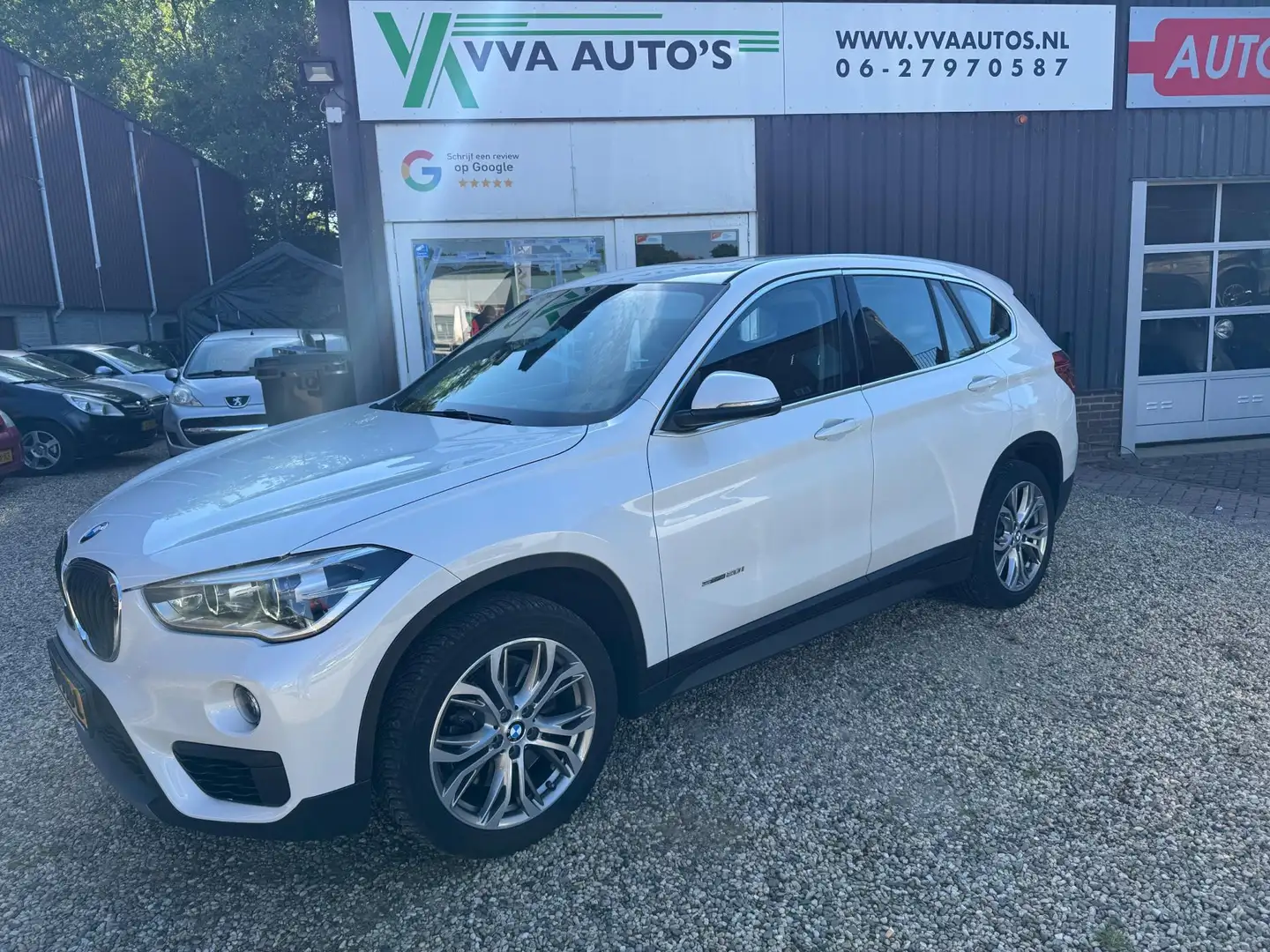 BMW X1 SDrive20i AUTOMAAT cruise,clima,headup, schuifdak! Weiß - 1