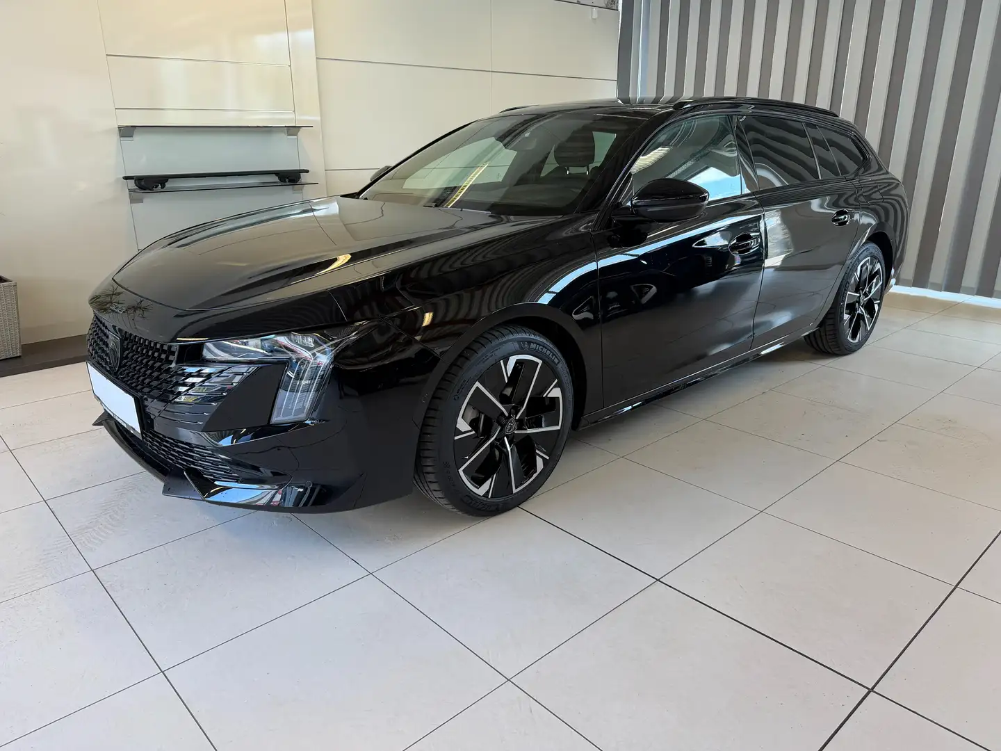 Peugeot 508 Hybrid 225 Allure Schwarz - 2