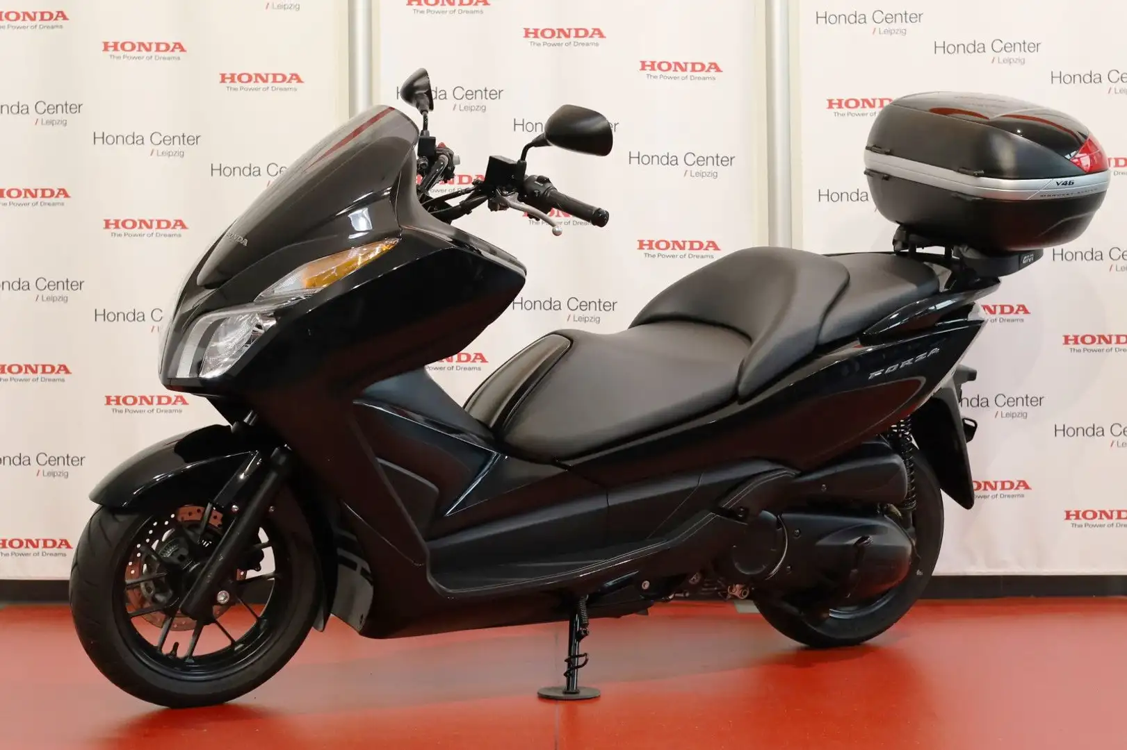 Honda Forza 300 GIVI Topcase Fekete - 1