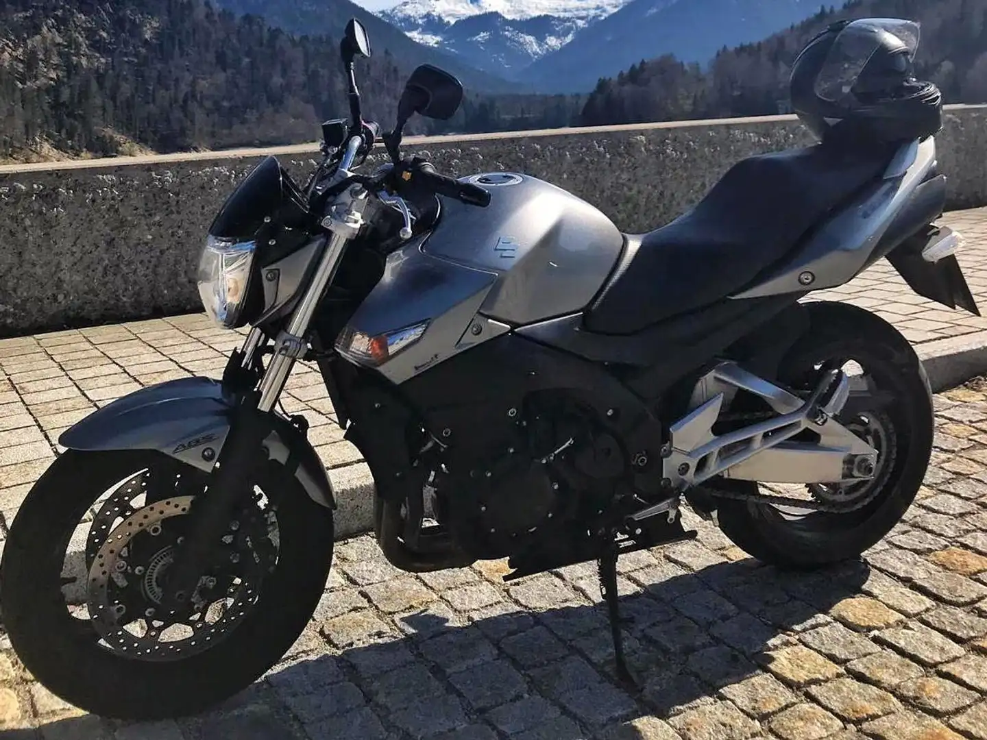 Suzuki GSR 600 Plateado - 1