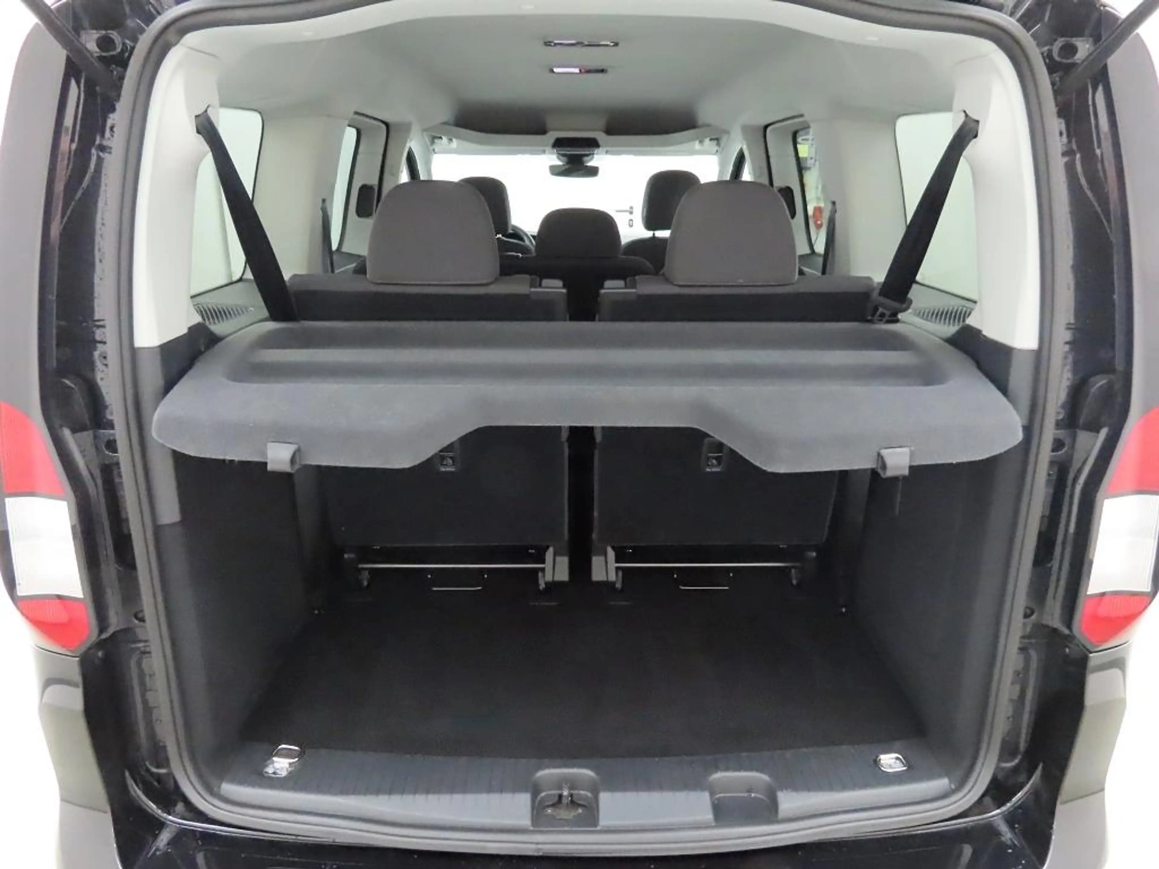 Ford Grand Tourneo Connect 2.0 Aut Titanium AHK+7Sitz — photo 8