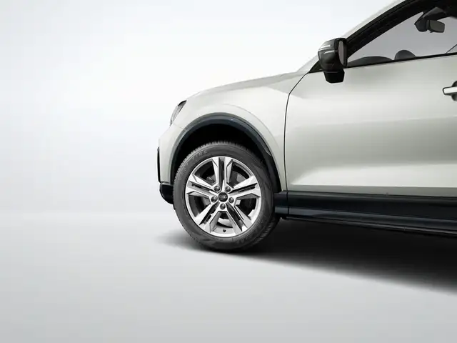 Audi Q2 view 6