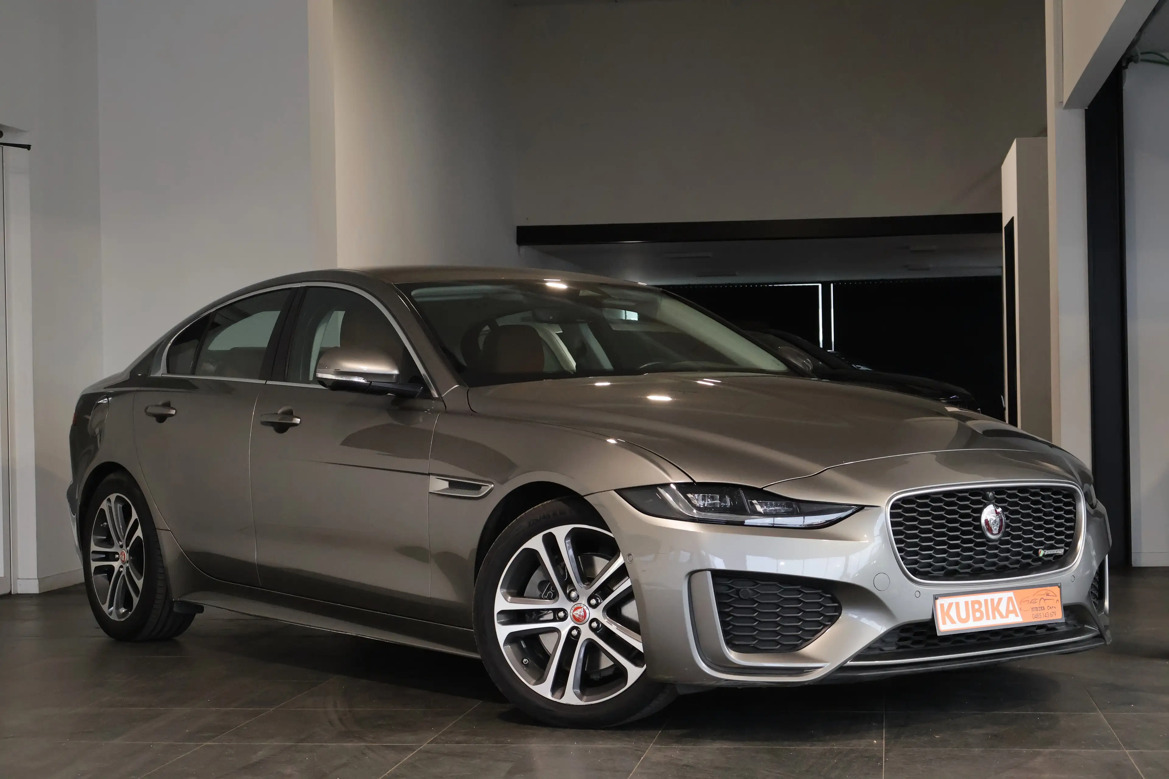 Jaguar XE XE 2.0 D MHEV AWD D200 R-Dynamic S ACC Garantie*
