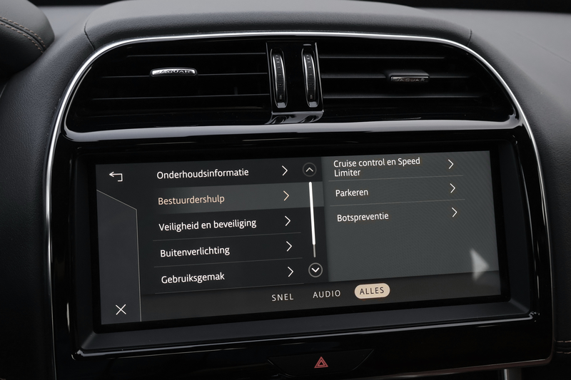 Jaguar XE XE 2.0 D MHEV AWD D200 R-Dynamic S ACC Garantie* — photo 13