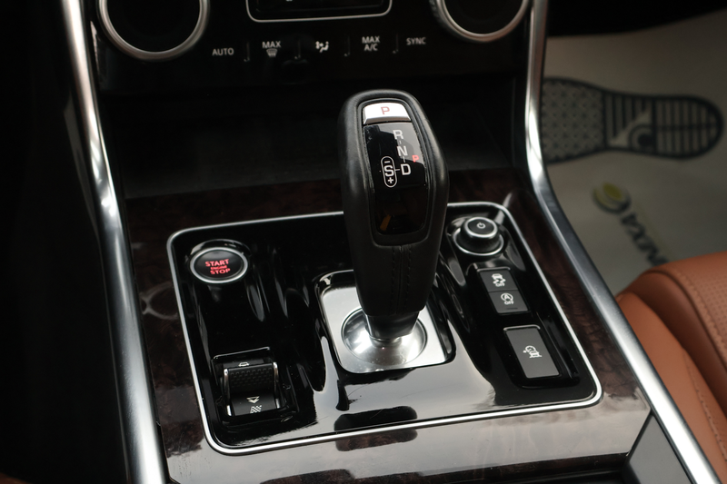 Jaguar XE XE 2.0 D MHEV AWD D200 R-Dynamic S ACC Garantie* — photo 9