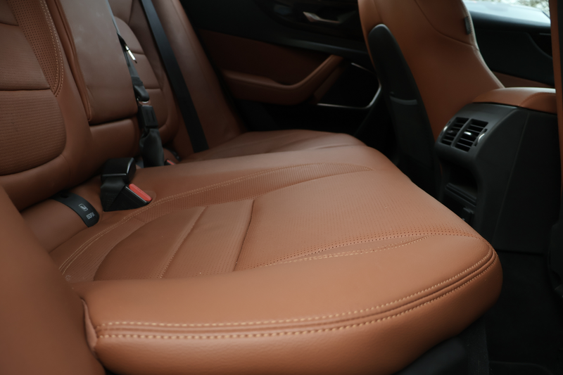 Jaguar XE XE 2.0 D MHEV AWD D200 R-Dynamic S ACC Garantie* — photo 7