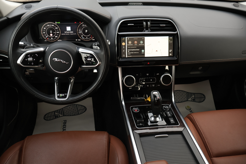 Jaguar XE XE 2.0 D MHEV AWD D200 R-Dynamic S ACC Garantie* — photo 8